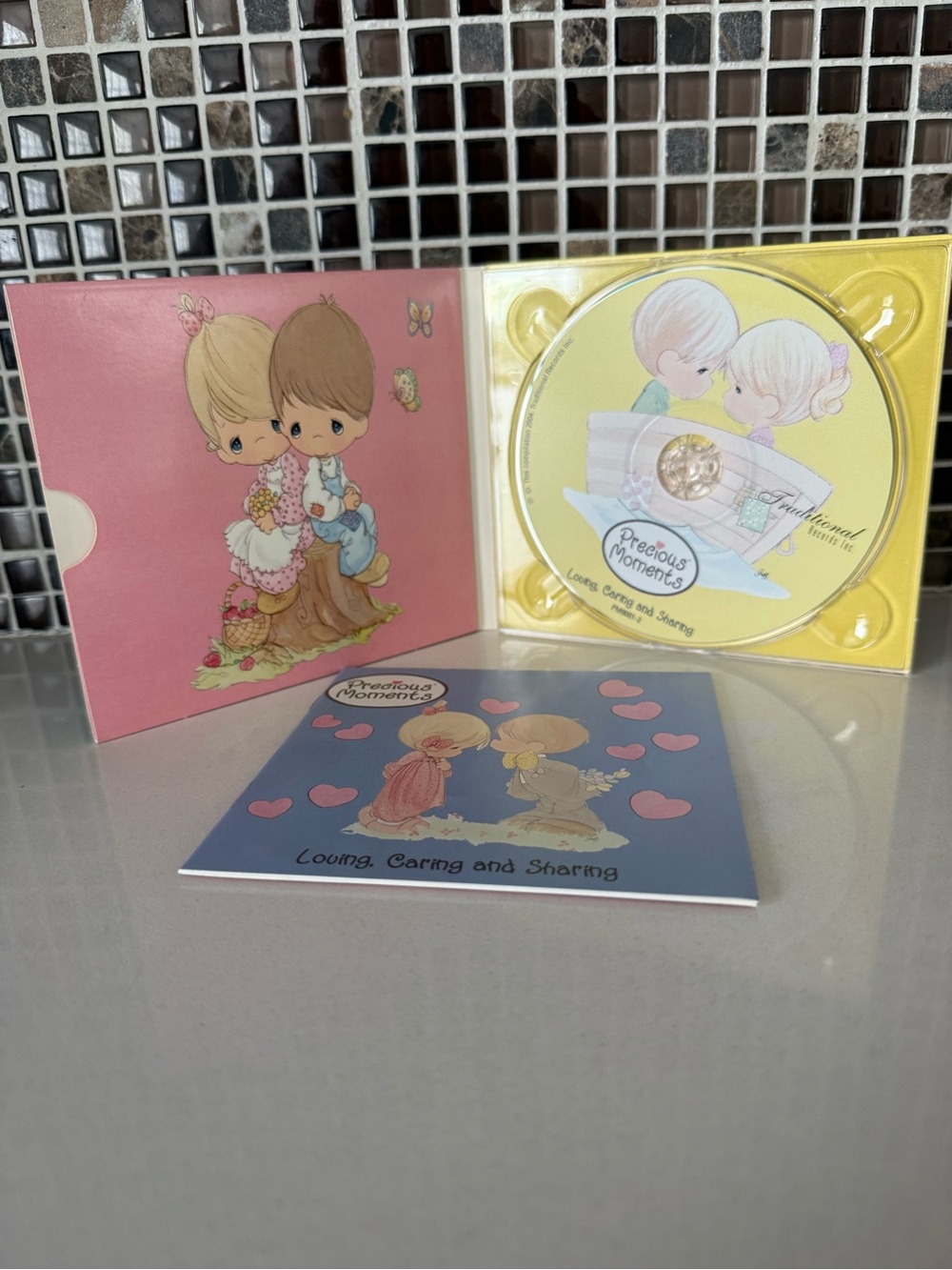 Precious Moments Loving Caring Sharing
CD 2004 Christian Comp PM9001-2